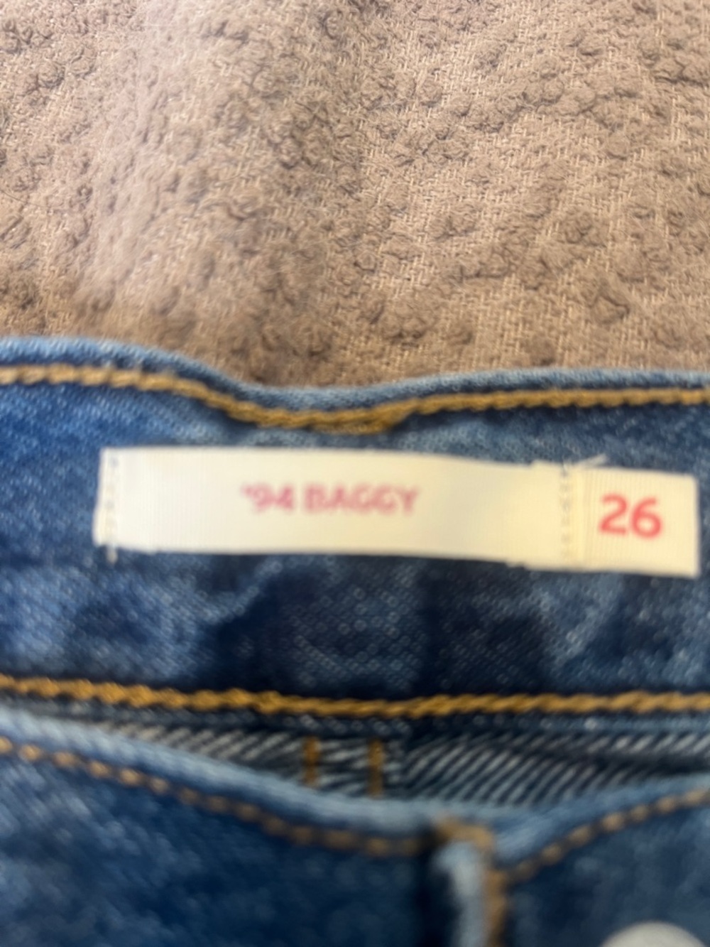 Levi's ‘94 Baggy Jeans in Medium Blue Wash - Picture 2 of 6